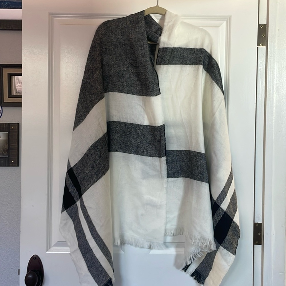 Black white strip wrap